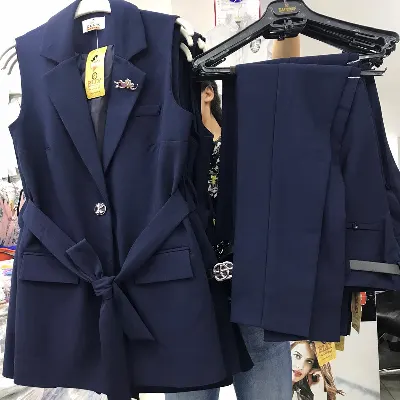 Image de mode de vêtements pour femmes