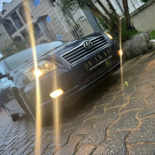 Image de Toyota Avensis 2005 (tête de cochon)