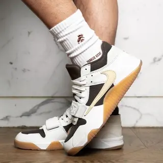Photo 5 du produit  - TRAVIS SCOTT X JORDAN JUMPMAN JACK 40 - 45