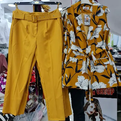 Image de mode de vêtements pour femmes