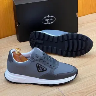 Product image attachment 2 - Prada