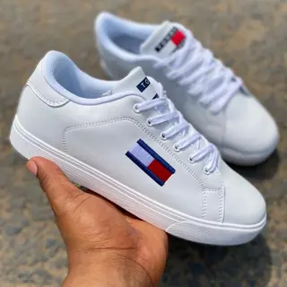 Photo 1 du produit  - Baskets _ TOMMY JEANS: 40-45 avec carton