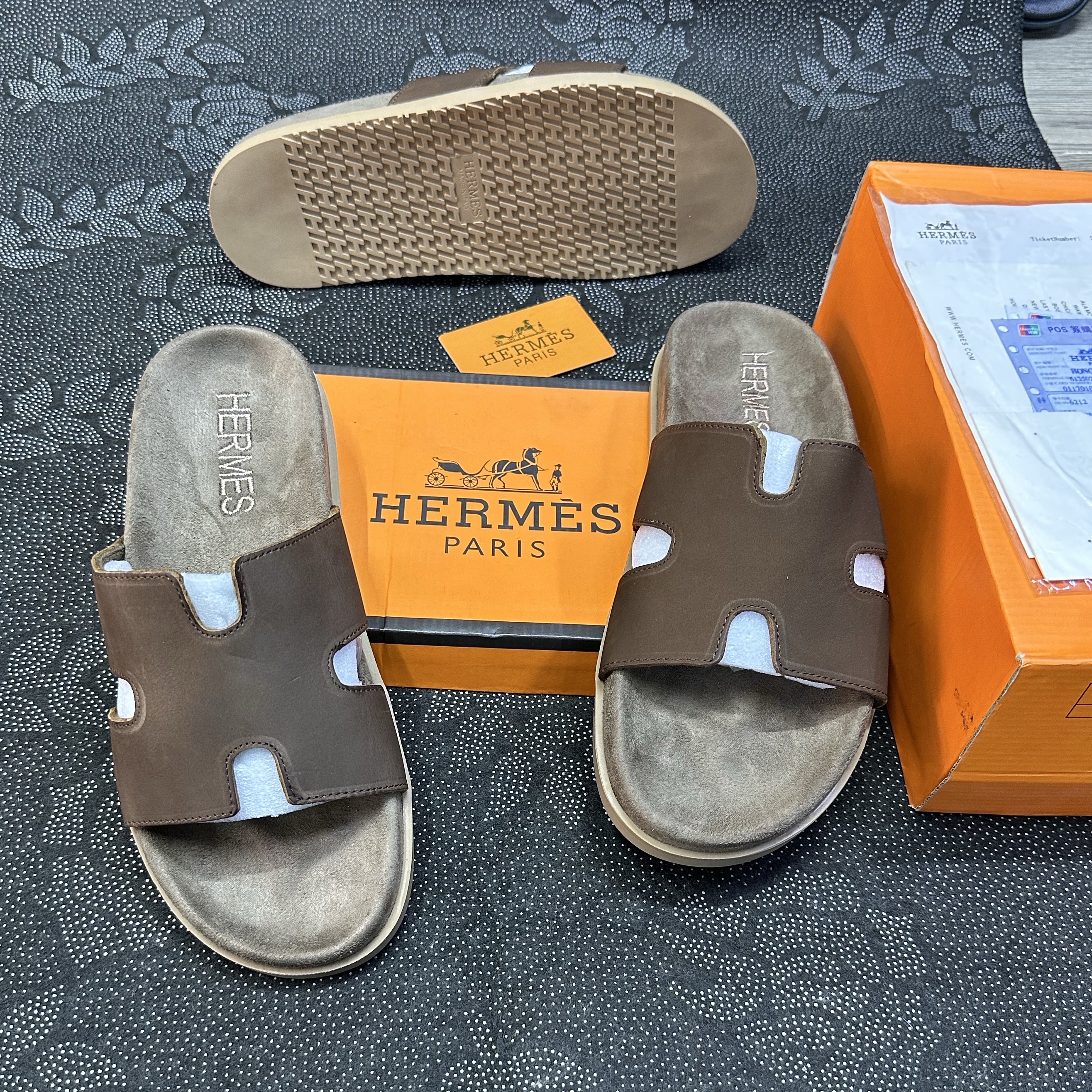 Product image attachment 2 - Hermes slippers