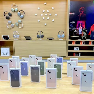 Product image attachment 1 - iPhone 13 128 GB sealed