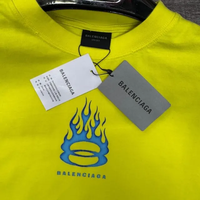Image de T-shirt Balenciaga jaune, qualité supérieure