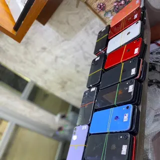 Product image attachment 1 - iPhone XR 64 giga
