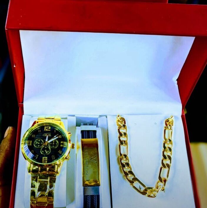 Product image attachment 1 - watch set