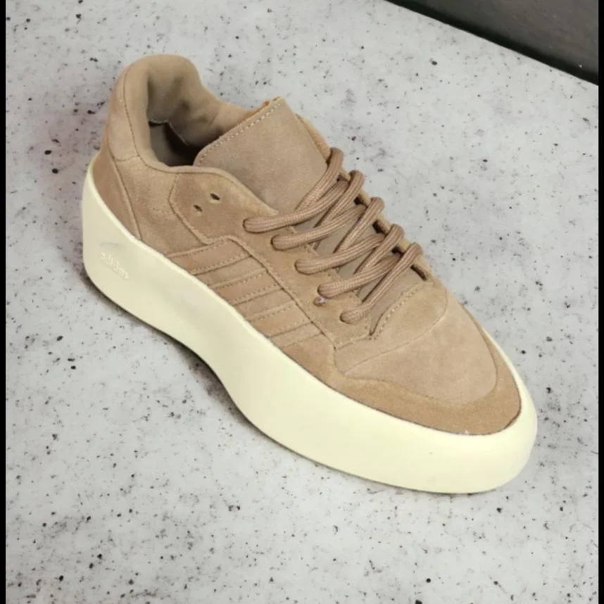 Photo 1 du produit - Adidas footwear