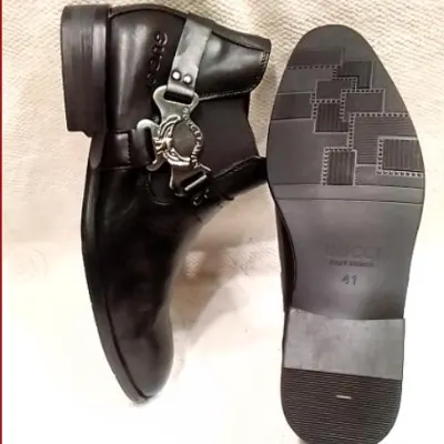 Image de Chaussures formelles gucci de couleur noire