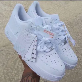 Photo 1 du produit  - Nike blanche de qualité originale