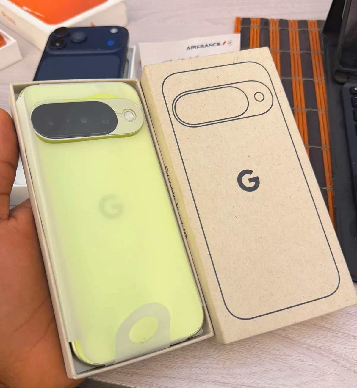 Product image attachment 1 - GOOGLE PIXEL 10 - 1 ESIM - sim - 256G