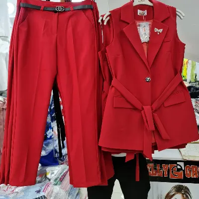 Image de mode de vêtements pour femmes