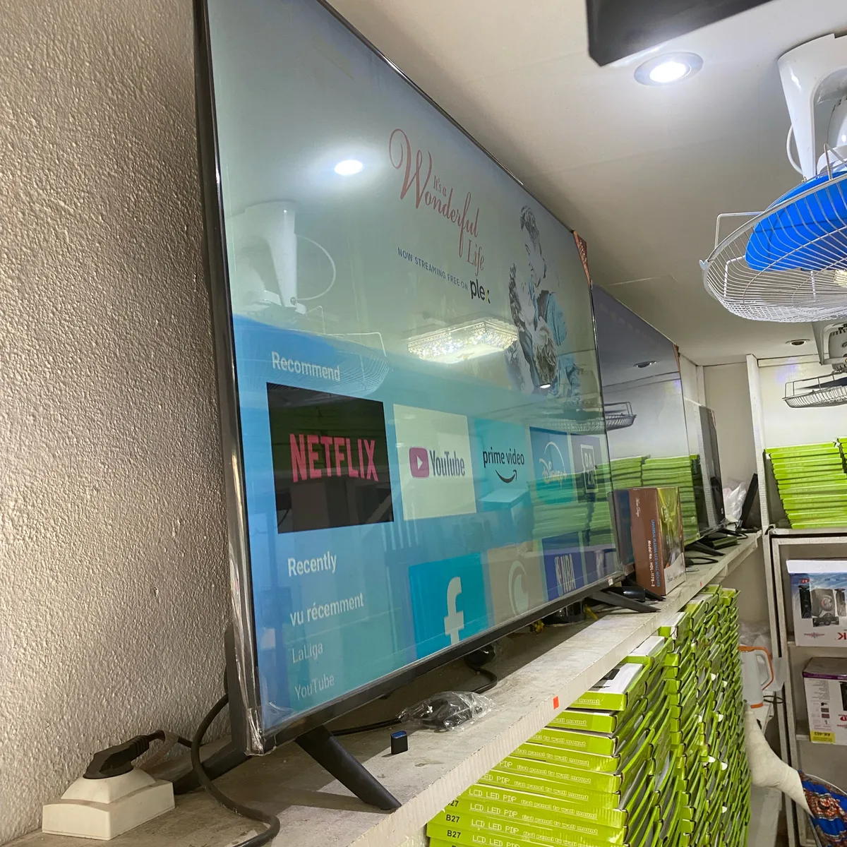 Photo 1 du produit - télévision smart 65 pouce Tv intelligente scellé