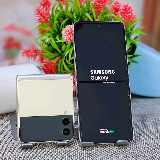 Image de SAMSUNG GALAXY ZFLIP4 5G 256G