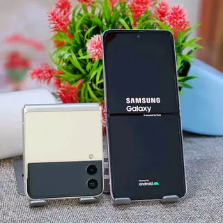 Photo 1 du produit  - SAMSUNG GALAXY ZFLIP4 5G 256G
