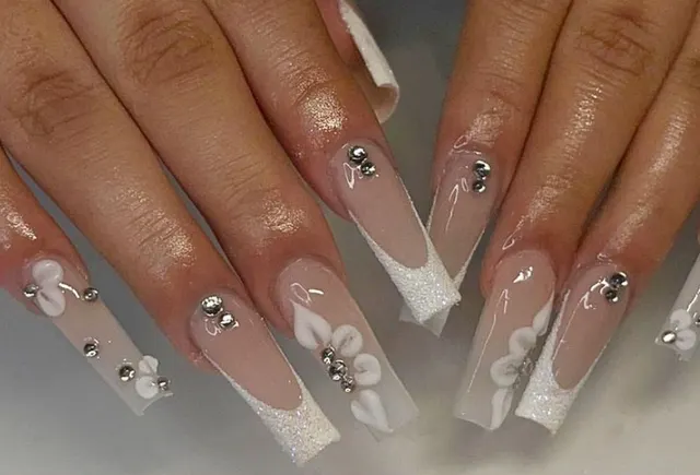 Image de Presse manucure française sur les ongles