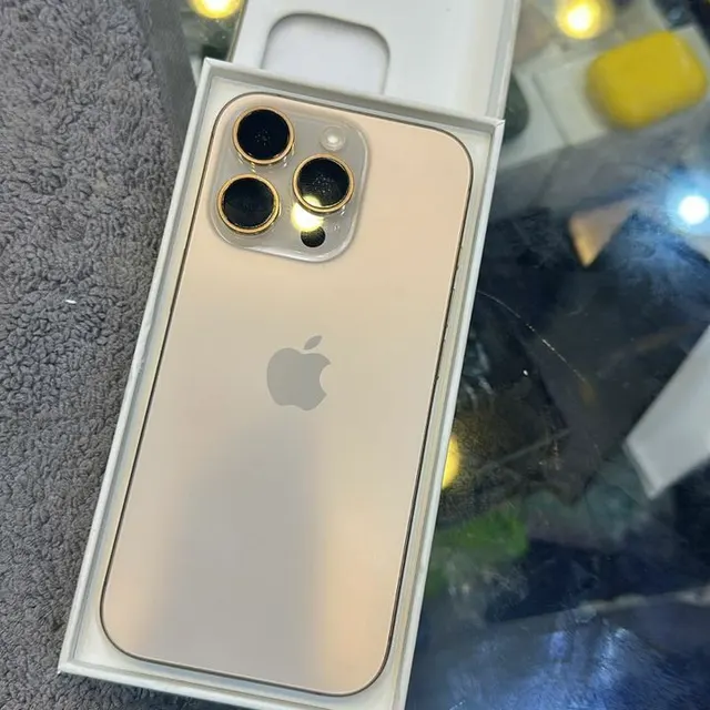 Image de 16pro max 512gb Battry 99% Canada 835K bien propre