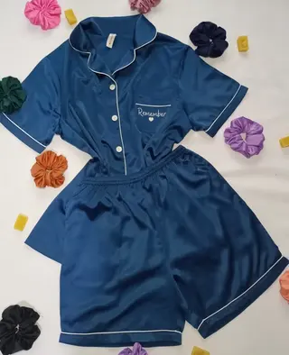 Photo 1 du produit  - Ensemble pyjama en satin (chemise - short)
