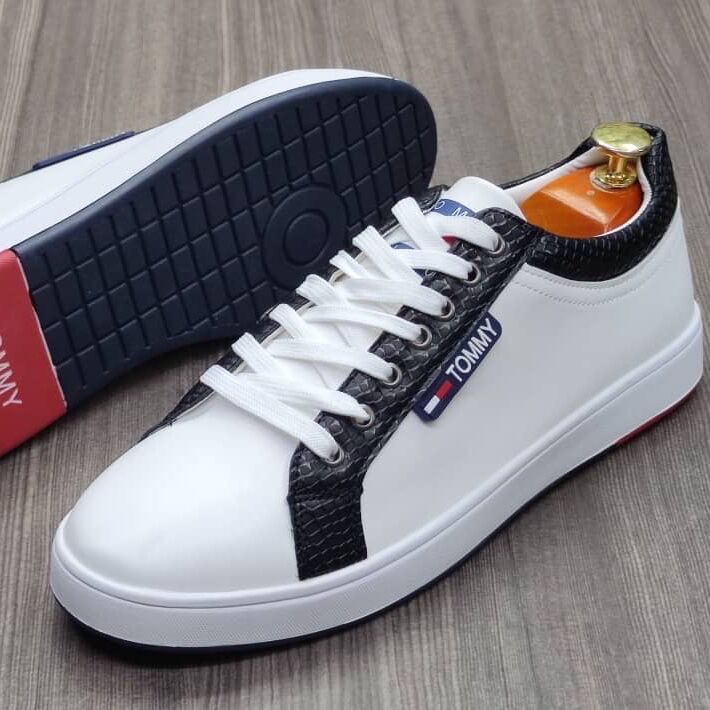 Photo 2 du produit - Chaussures _ TOMMY: 40-45