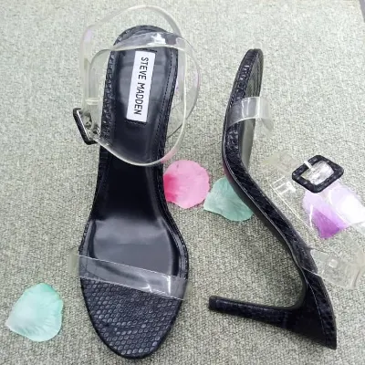 Image de sandales à talons hauts noires