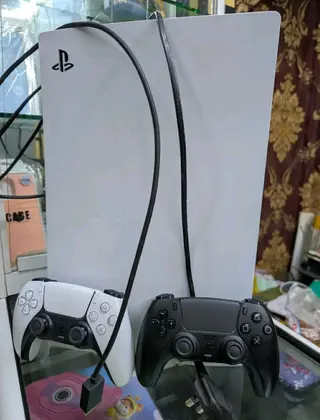 Photo 1 du produit  - SONY PLAYSTATION 5 PS5 1 TERA 2 MANETTE OCCASION
