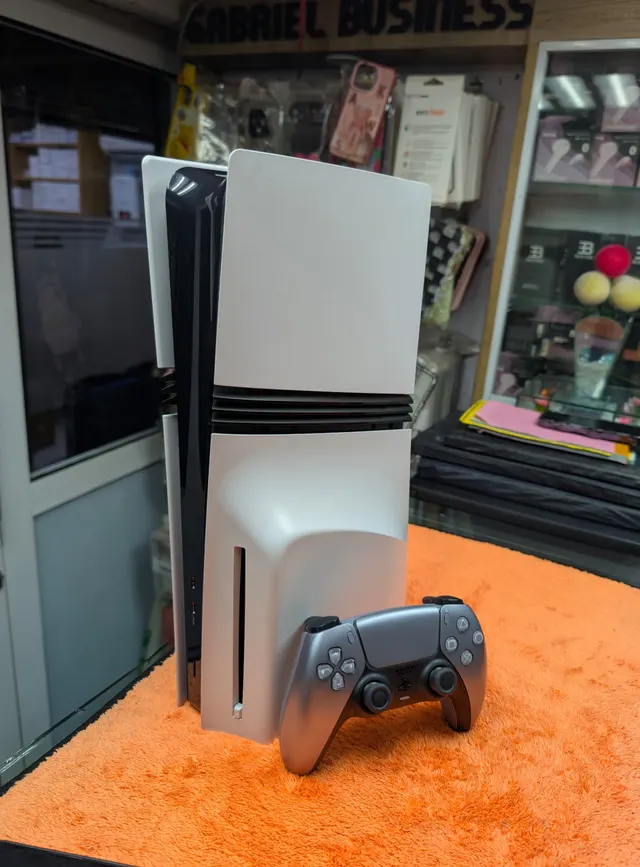Image de PLAYSTATION 5 PRO 2 TERA- 1 MANETTE