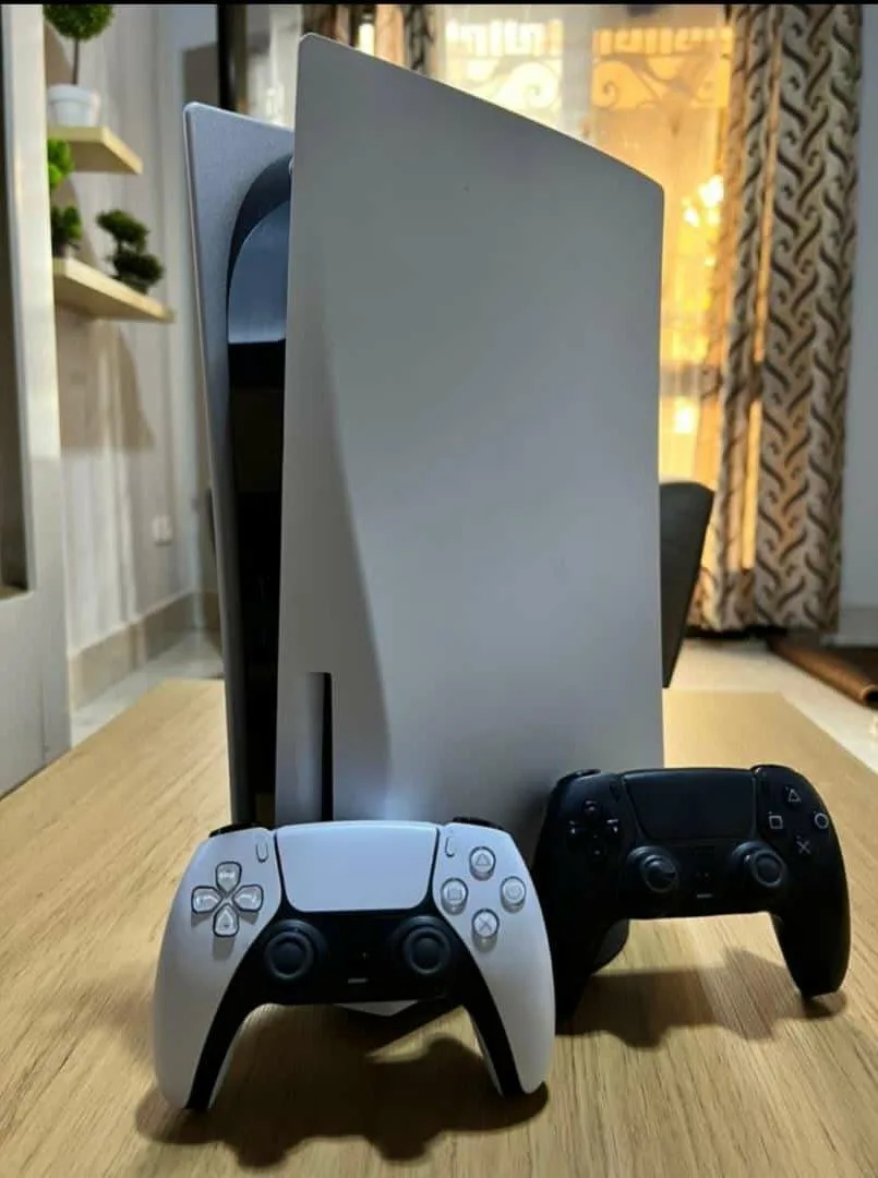 Photo 1 du produit - SONY PLAYSTATION 5 - 2 MANETTE- 1 TERA