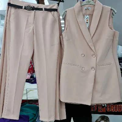 Image de mode de vêtements pour femmes