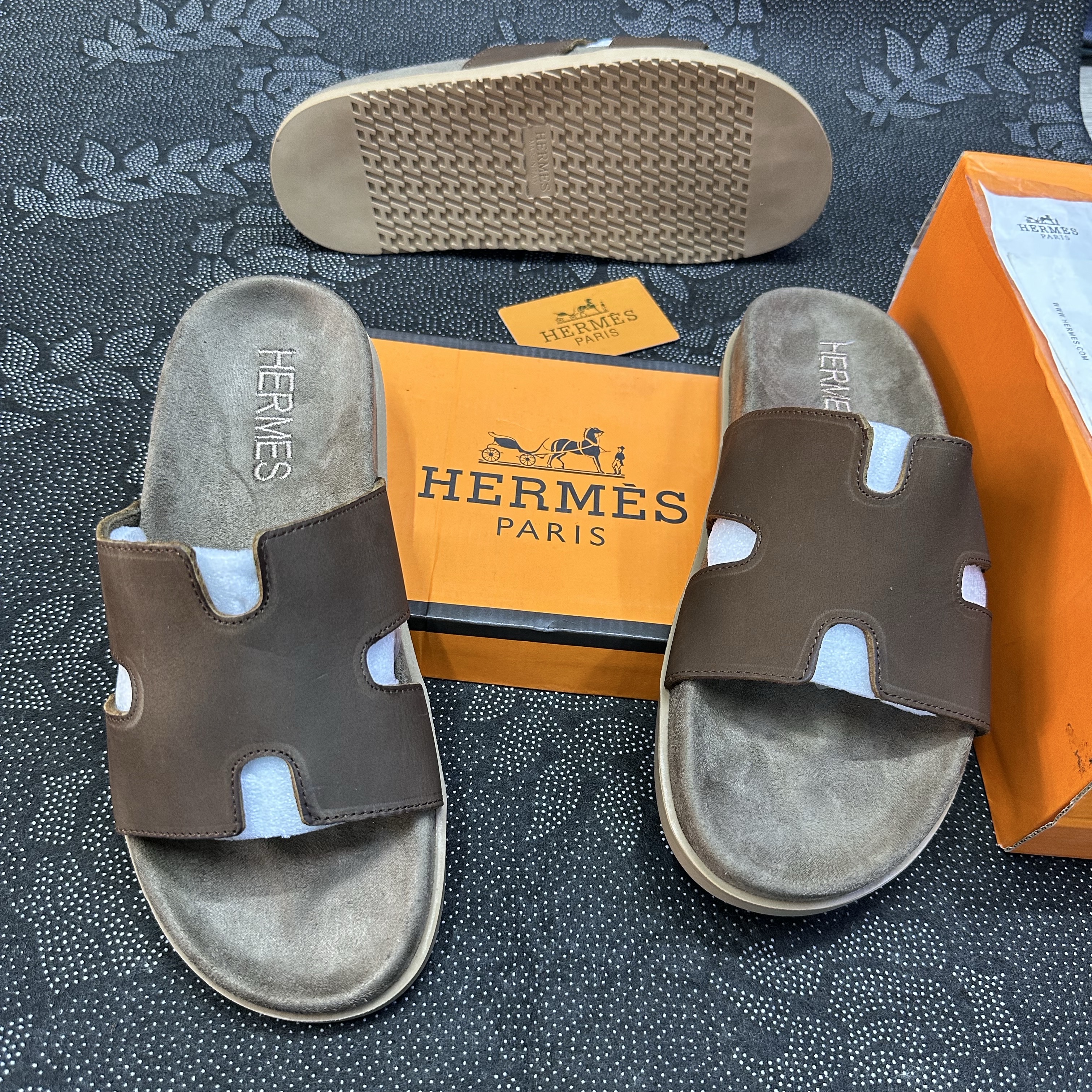 Product image attachment 1 - Hermes slippers