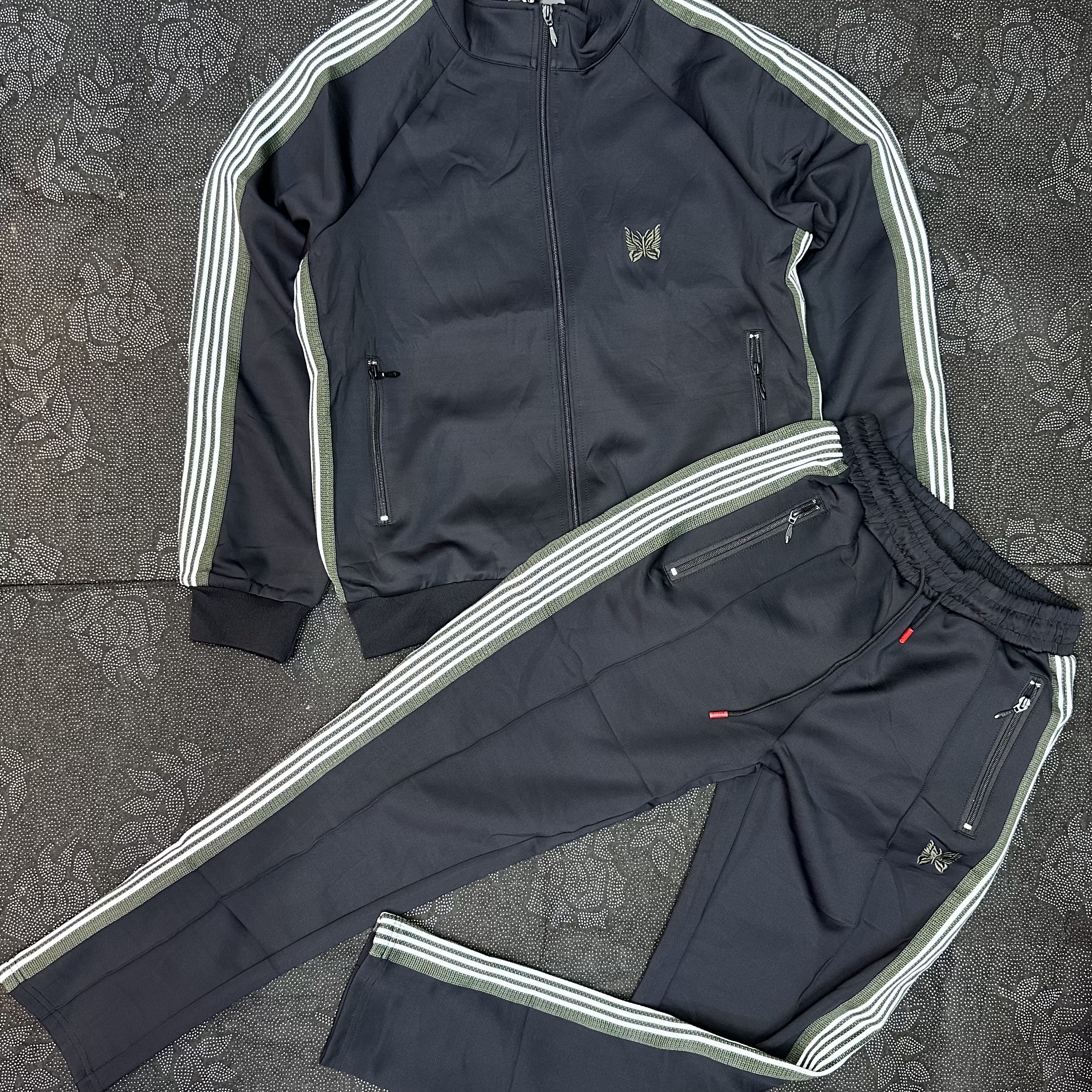 Photo 2 du produit  - tracksuit