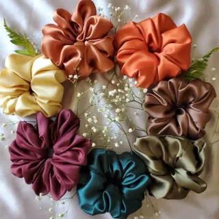 Product image attachment 2 - Scrunchie en satin