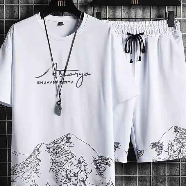 Image de t-shirts ensemble plus shorts