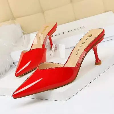 Image de mules rouge  à talons bas