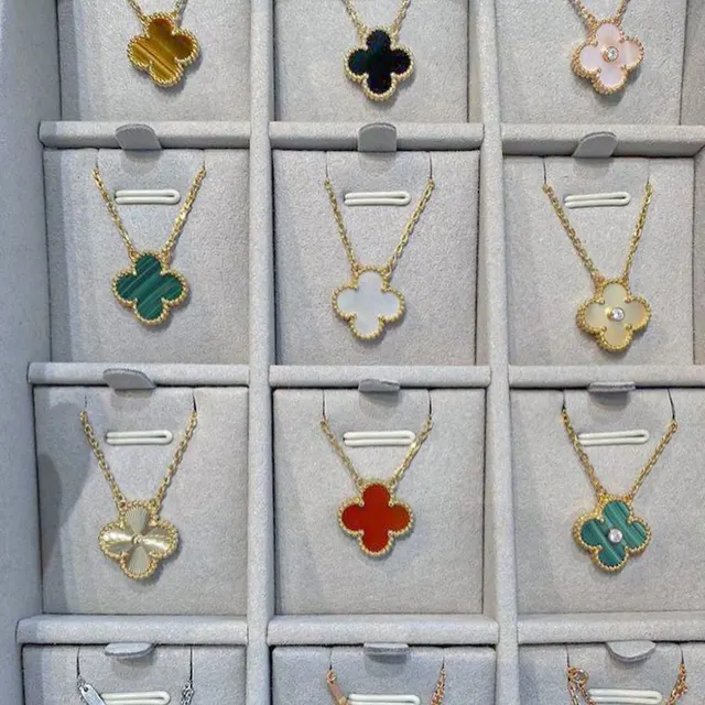 Image de collier trèfle