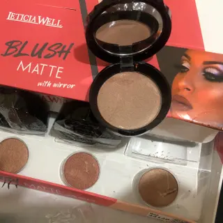 Photo 1 du produit  - blush & fards