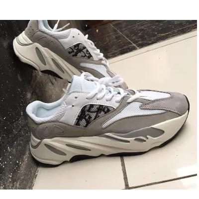 Image de Yeezy Nike - gris