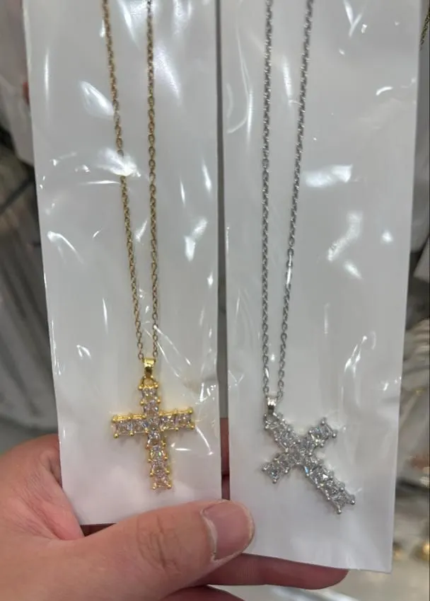 Image de Cross necklace