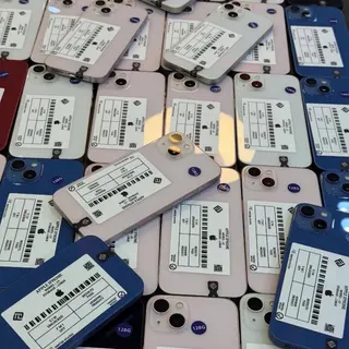 Product image attachment 1 - iPhone 13