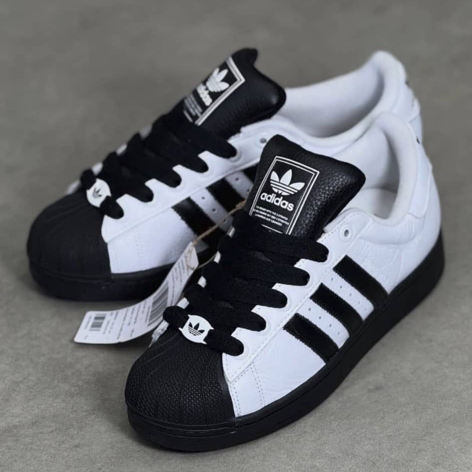 Photo 1 du produit - Adidas shoes