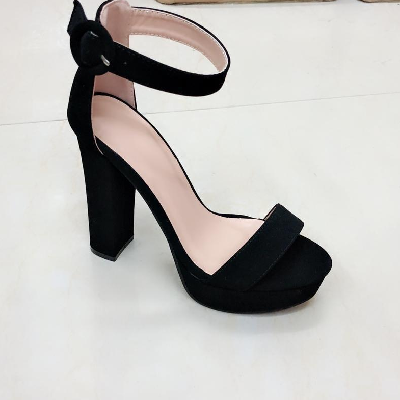 Photo 1 du produit - sandales noires à talon haut