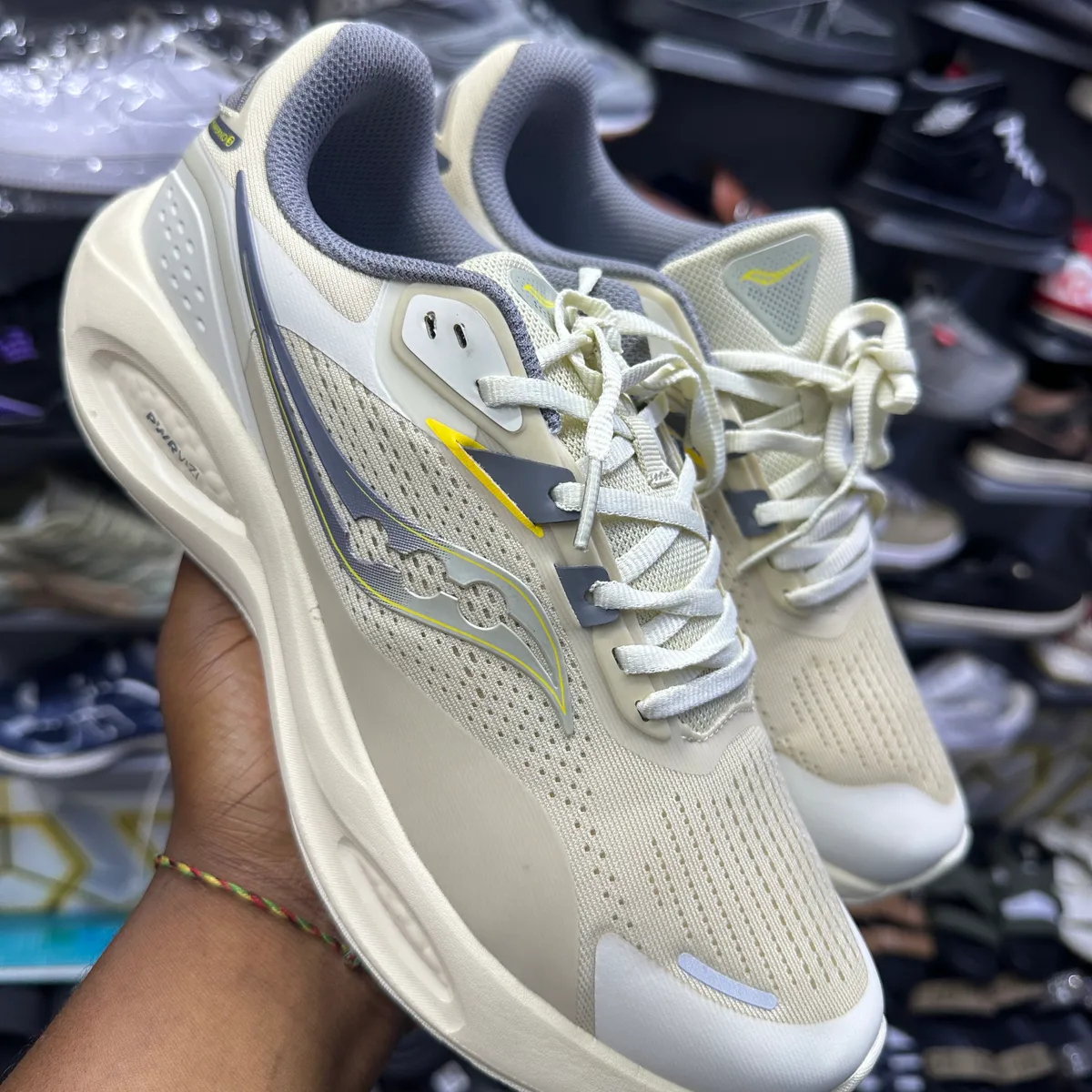 Product image attachment 1 - saucony phœnix inferno 3