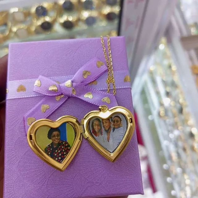 Image de collier médaillon photo