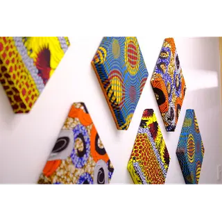 Photo 1 du produit  - Galerie de mur en tissu africain