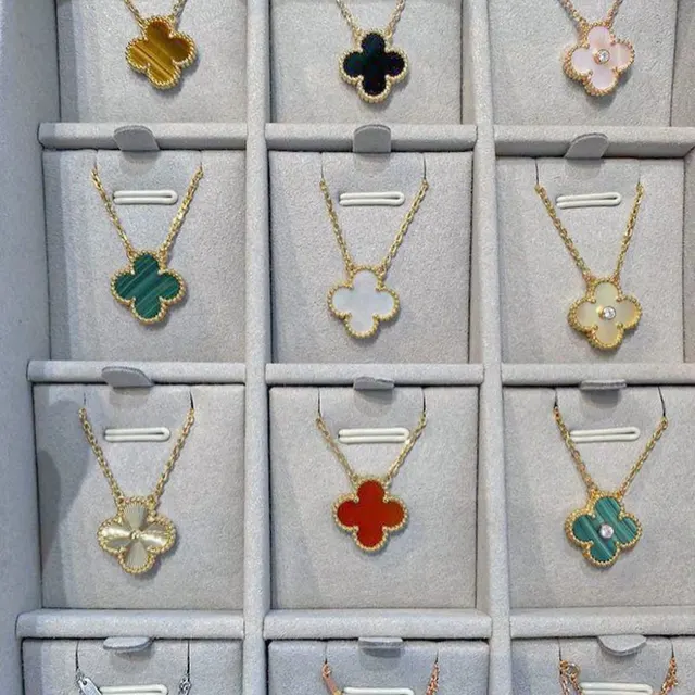 Image de collier trèfle