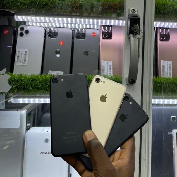 Product image attachment 1 - iPhone7 128G