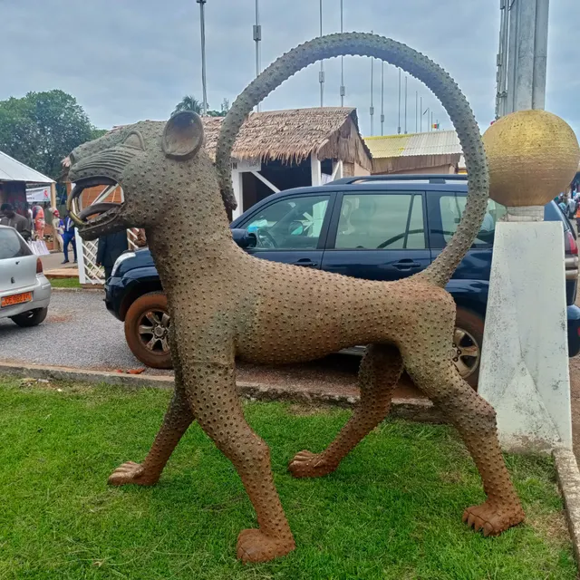 Image of solid bronze panther