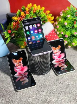 Product image attachment 1 - SAMSUNG GALAXY ZFLIP4 5G - 256G