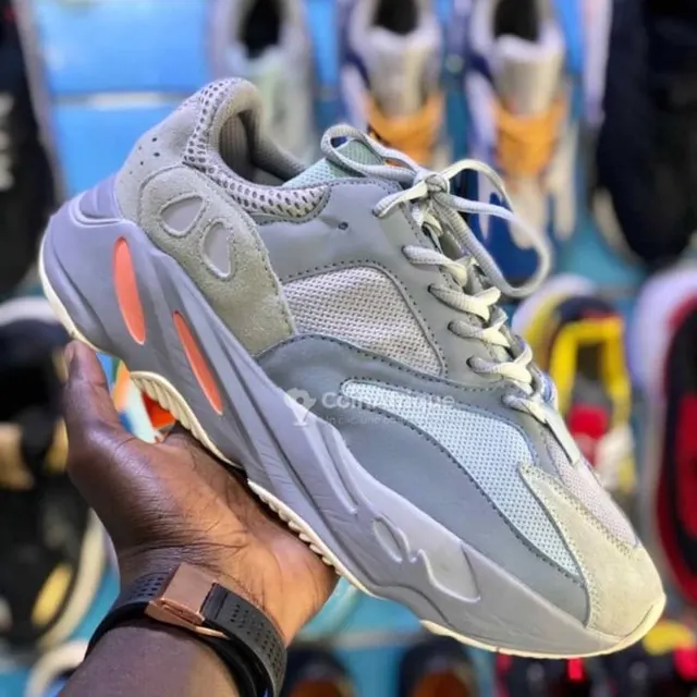 Image de yeezy BOOST 700