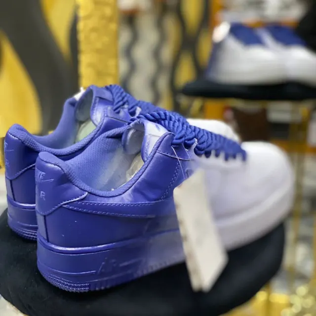 Image de adidas cool avec carton