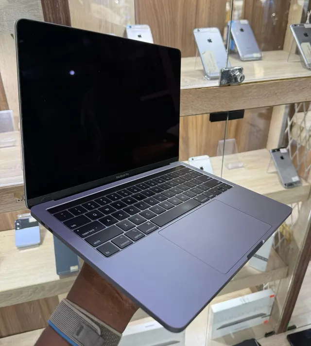 Image de *Macbook Pro 13” 2019 Touch Bar i7/512/16